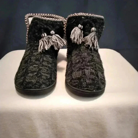 Muk Luks Slippers NWOT - Picture 1 of 2